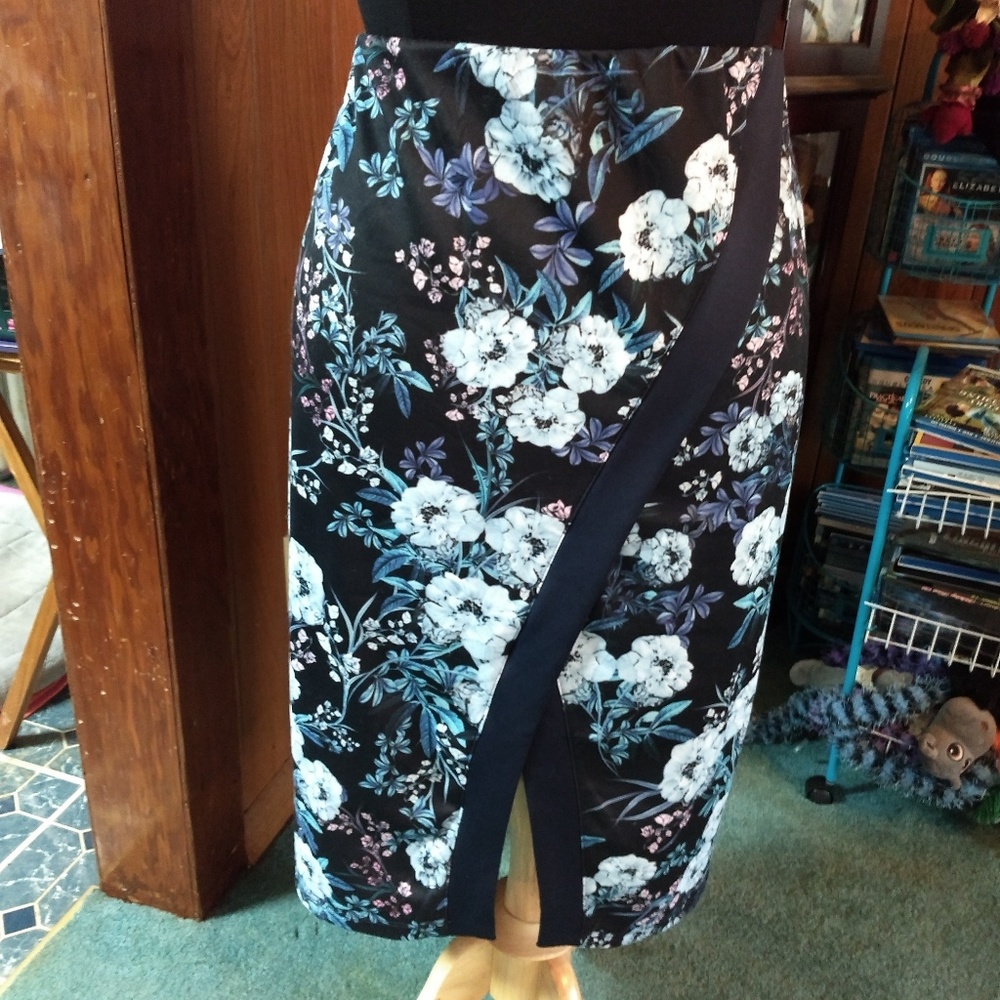 Torrid Pencil skirt